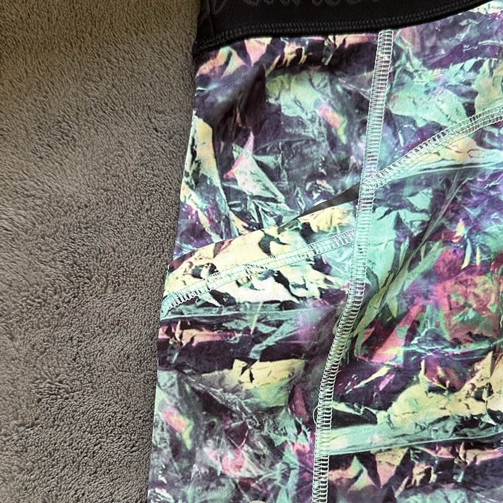 lululemon athletica Women's Abstract Print Athletic Shorts - Picture 3 of 3